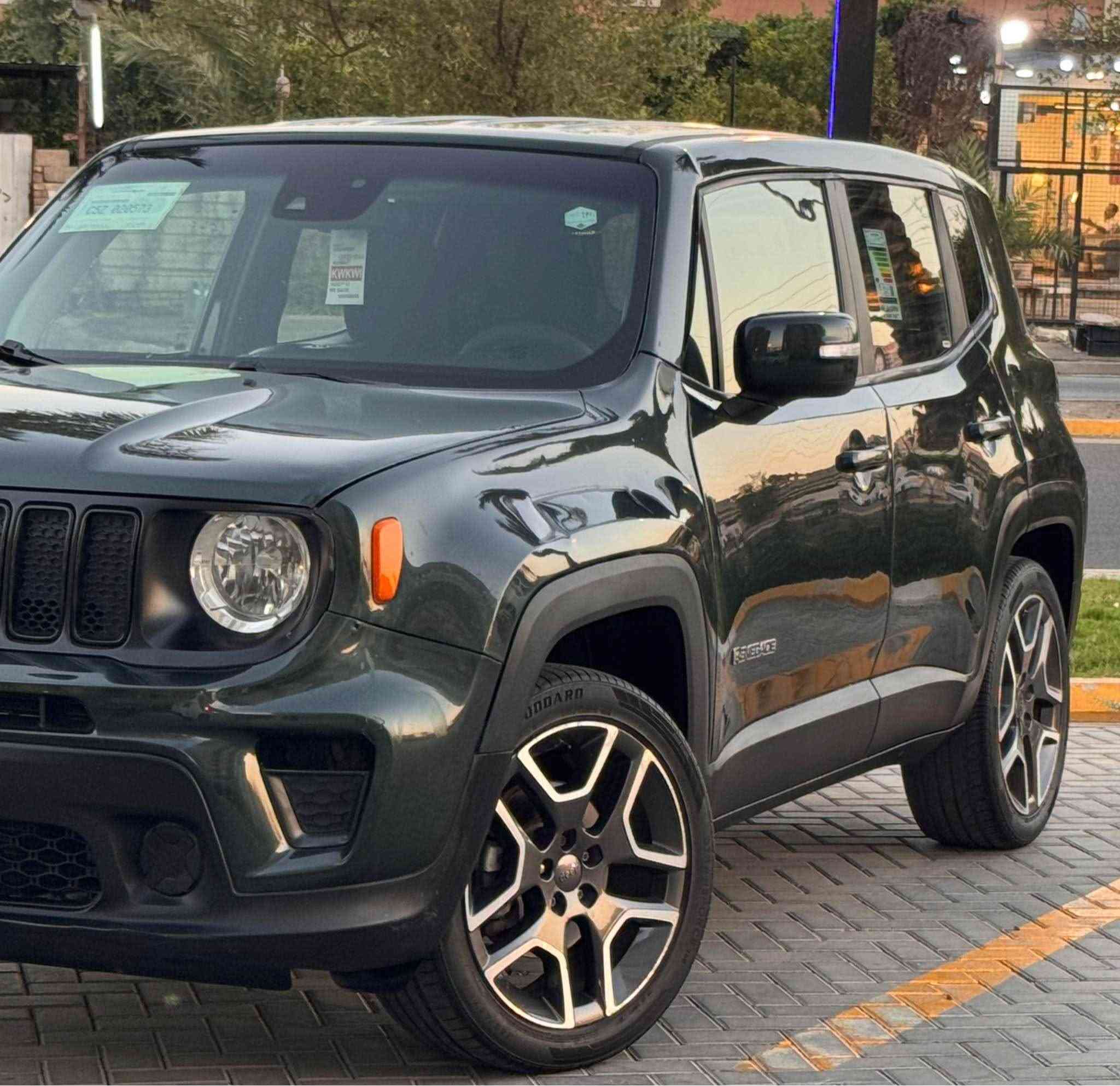 السلام عليكم 
                                  🇺🇸  Jeep Renegade 2021 🇺🇸
       جيب رانيگيت 2021 امريكي 
رقم اربيل بأسم شركه تحويل او وكاله مجاني 
       سنوية ورقم جديد تحويل مباشر ✅
حادث موضح بالصور صبغ صفحه السائق فقط 
عداد المسافة 98,000 ميل 

مواصفات : ✔️
( محرك 2400 ، شاشه ، كامرا ، 4 ويل ، تحكم استيرن ، 
سايد بريك بصمه ، ويل 19 كبير ، 3 وضعيات قياده ، بصمه تشغيل ، تشغيل عن بعد ) وباقي المواصفات المعروفه 

السعر : 93  وبيها مجال بسيط ( سعر مناسب ) ✅ 
العنوان : بغداد / الكرخ / حي الحسين 🏠
الهاتف : *********** ( متوفر واتساب ) ❇️ بغداد, العراق

