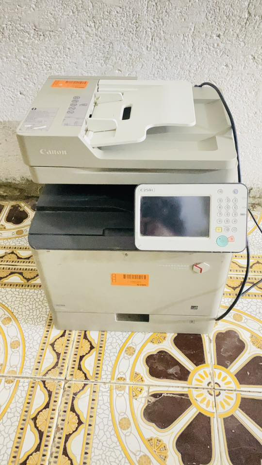 السلام عليكم
طابعة كانون c250i ليزرية شغاله الخلل بالالوان مو واضحة 
السعر 225 وبيها مجال 

للبيع مكانها الناصرية مركز للتواصل واتساب ***********
