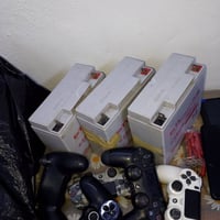 عندي 3 بطاريات مستخدمات سبوعين  قيم بليرضي الله وخذ 07756578120 بغداد