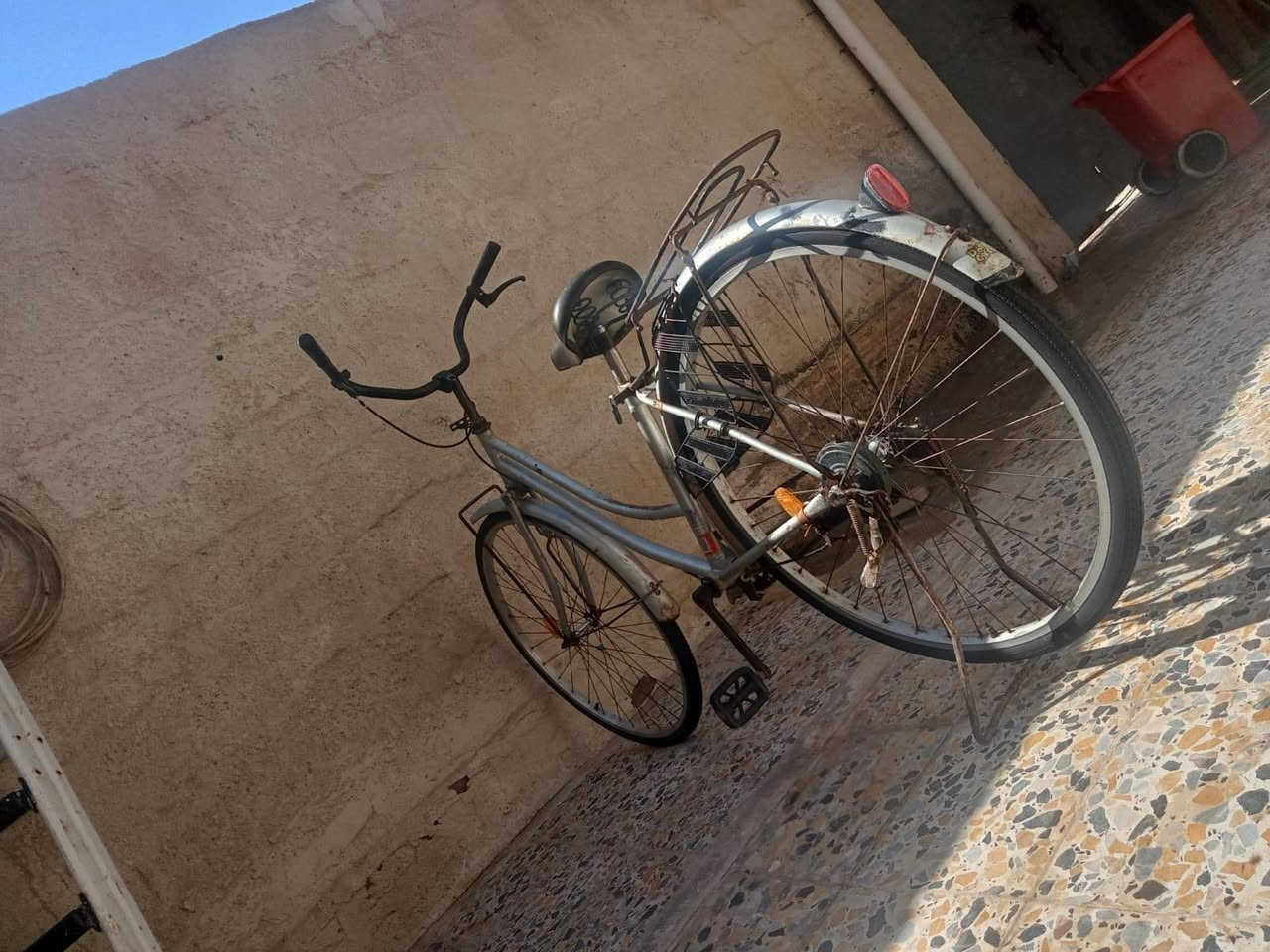 السلام عليكم بايسكل حجم 27 البايسكل سياحي البايسكل جاهز ما ناقصه شيء العنوان ابو الخصيب رقم واتساب ***********
