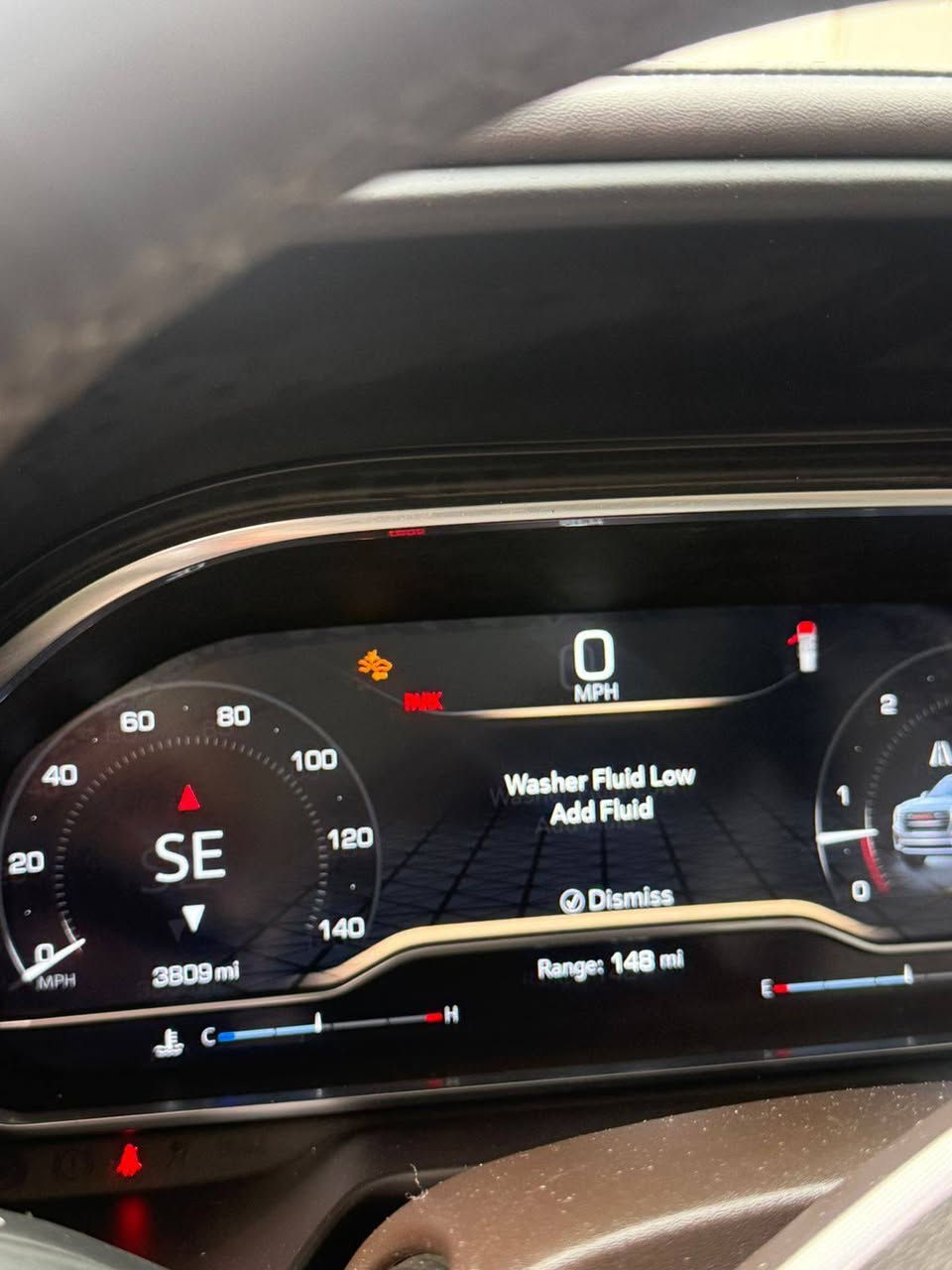 السلام عليكم GMC يوكن شاطي طويل موديل2024مسافه مقطوعه 3,000
سياره فول مواصفات تواصل ***********
شاشه جبيره  شاشه دجيتل الكتروني سياره فول للاخير سياره ما نازله للشارع وما مشتغله خط ابد سياره جديد بمعنى الكلمه  لون ازرق جنطه كهرباء سياره فول فتحة سقف الحادث بنيد وباب اصلي تفصيخ نفس الون والجاملغ مصبوغ 
مكاني بغداد شارع فلسطين
