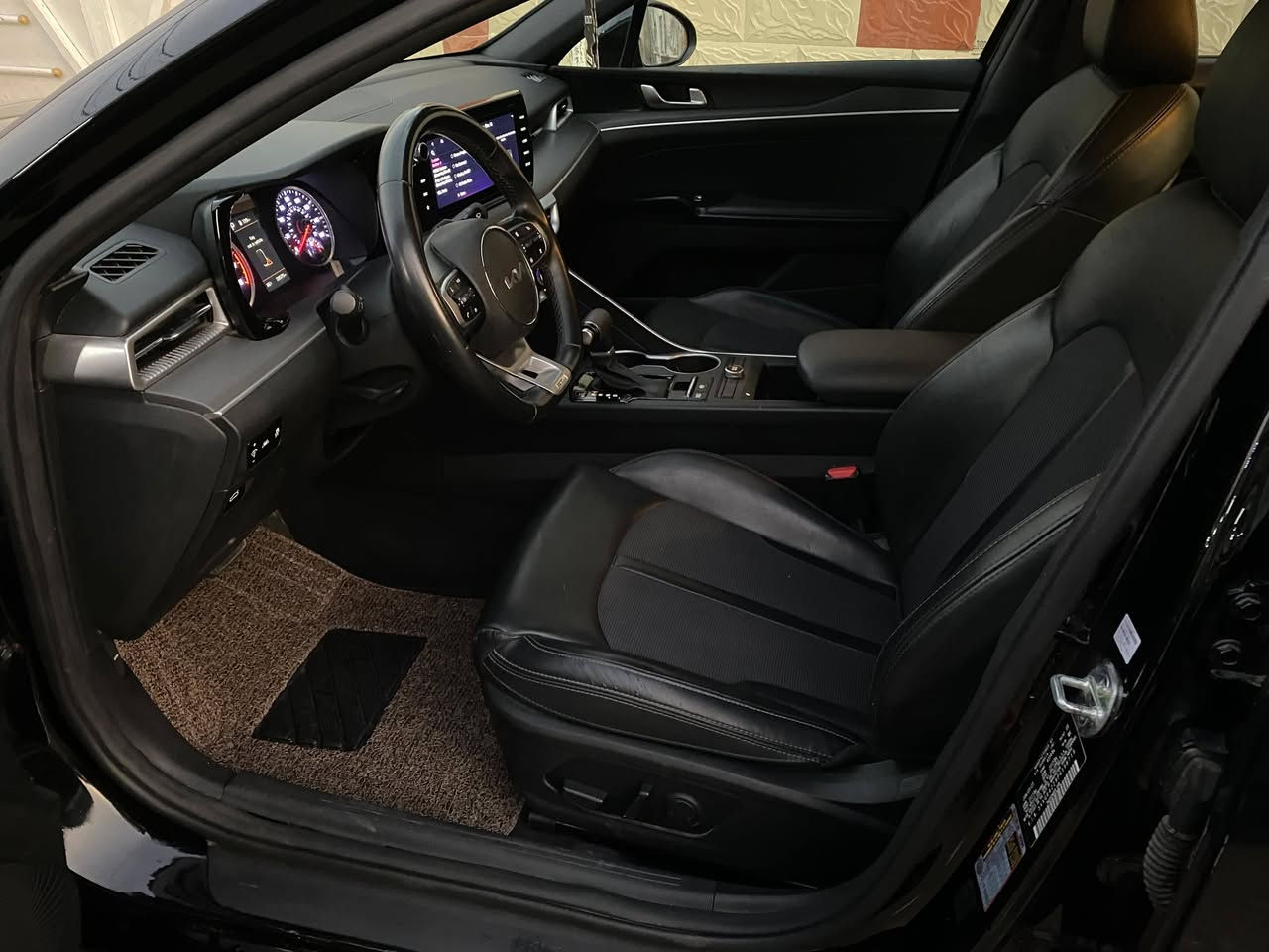 السلام عليكم k5 موديل ٢٣ وارد امريكي  السعر ١٤٥ حرة بدون رقم 
مواصفات GT Lien فول ما عدى البانوراما
بصمة تشغيل وأبواب
تشغيل عن بعد
رادار أمامي وخلفي وجانبي
نقطة عمياء 
توقف ذاتي 
تبريد بلادي ثلج 
كشنات جلد
هاند بريك بصمة
٤ وضعيات قيادة 
لايت وبك لايت لد 
ماشية ٦١
حادث جاملغ وباب
العنوان بغداد
***********
