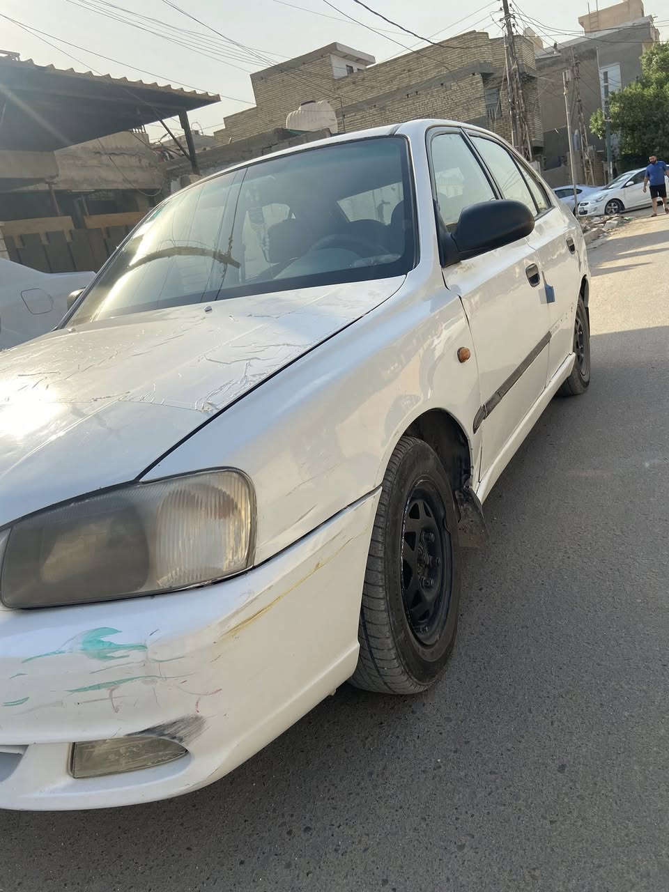فيرنا موديل 2000 سيارة كاملة مابيها اي نقص
مكينة قبل شهرين مبدلها جديد
تبريد شغال 
كير عادي 
سعر 40 بيها مجال بسيط 
***********
