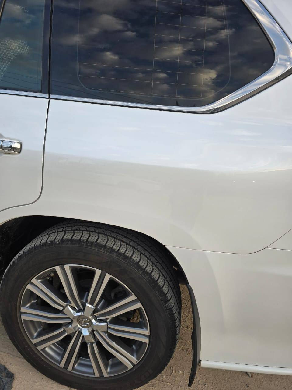 لگزس17فول بريم اربيل تحويل او وكالة
لگزس 17فول بريم اربيل تحويل او وكالة ماشية109الف تخم تاير جديد وبطارية ممفتوح بيها اي شي على وضع الشركة بيع او مراوس 
مكفولة عدى بخت صبغ جهة قبق البنزين اثر شخط. 
***********
