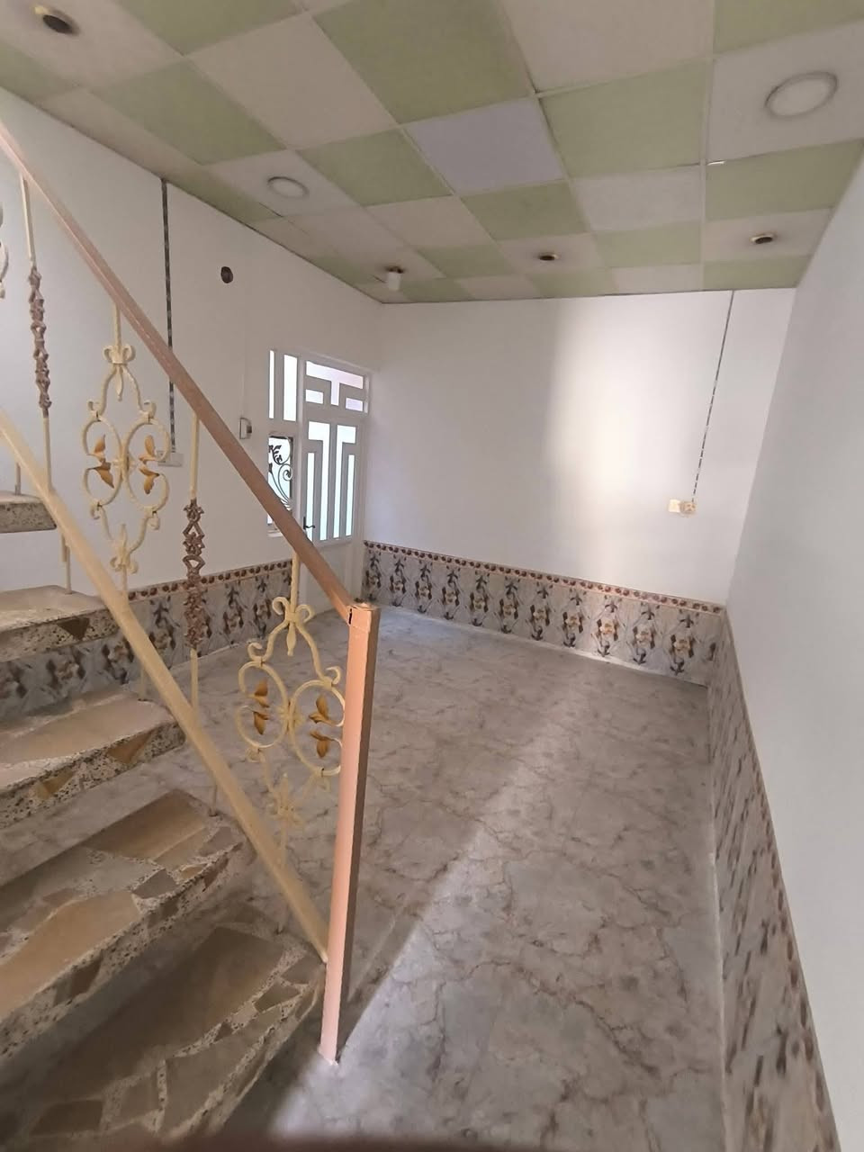 دار للبيع حي ميسان 50 متر
#دارـللبيع 
المساحه 50 متر.
"يتكون من طابقين"
الطابق الاول :
استقبال، صاله، مطبخ، صحيات، مكشوفه.
ـــــــــــــــــــــــــــــــــــــــــــــــــــــــــ
الطابق الثاني :
غرفه.
ـــــــــــــــــــــــــــــــــــــــــــــــــــــــــ
البناء نضيف وترميم جديد. 
الكوفه حي ميسان شارع الشريط بالقرب من ملحق شارع الجامع مجاور مدرسة الكوفه للمتفوقين ومدرسة مصباح الهدايه للبنات.
السعر 70 مليون.

للاستفسار: الاتصال على الارقام المدرجه👇🏻
***********
***********
