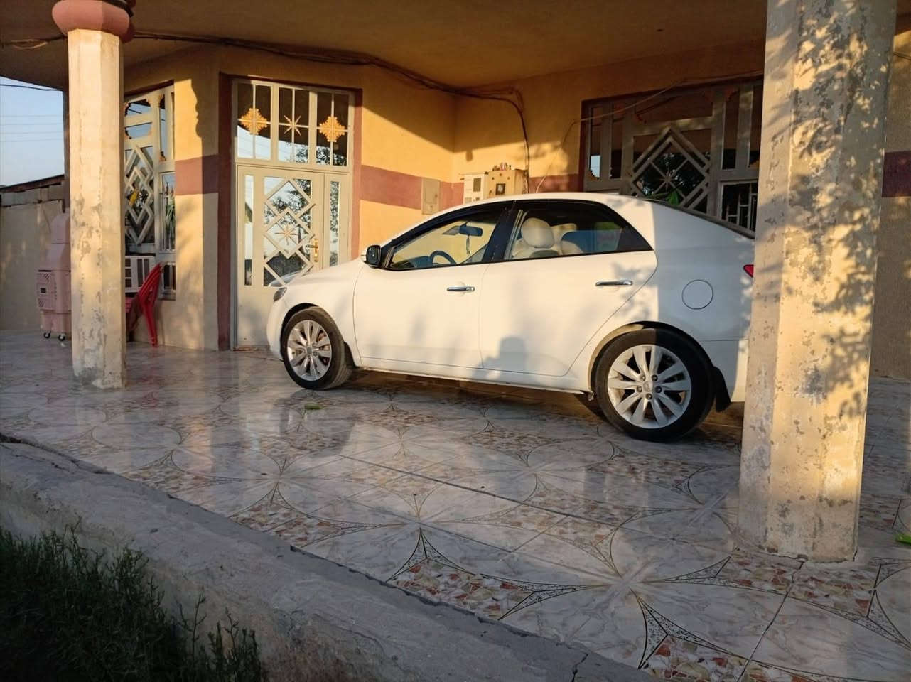 السلام عليكم سيراتو 12 فووووول بصمه مكفوله ماعدا شبريم البك لايت تحويل او وكاله حاضر العنوان بغداد قرب بسمايه السعر 105 مجال بسيط ***********
