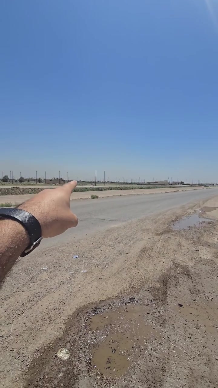 دونم وجهين خلفي وامامي مميز من حيث الواجهه 

طابو زراعي سند ٢٥ بالزنبرانية يبعد عن الشارع الرئيسي لدخول الى الجوهرة تقريبا ٣٠٠ متر 

واجه ٤٠ متر 

باسم شخص واحد تحويل مباشر 

بي بيت جاهز للسكن 

يبعد عن الدوره ٤ دقائق 

مستقبل المنطقة واعد ان شاء الله قريبا 
لمعرفة السعر علق تم يجيك خاص اذا عندك عقار للبيع جنوب بغداد راسلنا ***********واتساب
