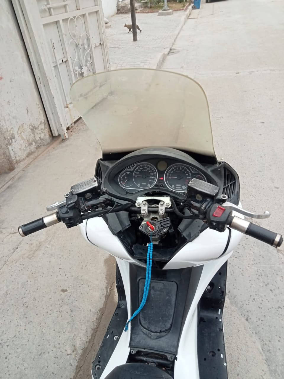 سلام عليكم دراجه سلفر جيتي مكينه ما مفتوحه دراجه خير من الله شلعه ومعدل حلوه دراجه كلهه شغاله كهربائيات  كله شغاله ما ناقصهه شي درجه مكان دراجه بغداد العبيدي سعر  ب 15 الرقم ***********
