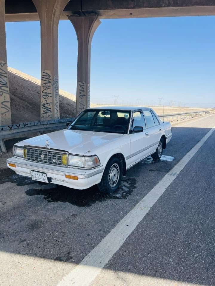 سلام عليكم سيدان يسرا 1990للبيع. 
محرك 2500 ديلكو 
كير ومكينه جدد
تبريد منضومه كامله بس عوزها كمبريسر 
مكفوله من الدعمه والصبغ بس تكحيلات قليله رقم مميز بغداد تداور وين ماكان 
العنوان - سوك الشيوخ 

سعرها   60. وبيها مجال المو شراي لايتصل ***********
