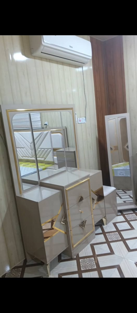 غرفة نوم تركية مستعملة سنة بس كلش نظيفة. السعر مليون ونص قفل. عنواني البصرة مدينة الامل السكنية. الرقم للتواصل ***********
