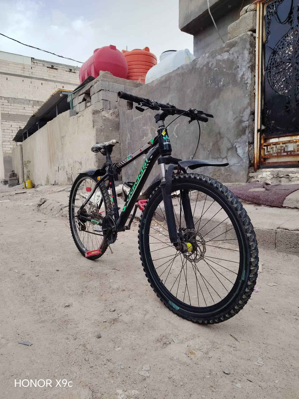 السلام عليكم
بايسكل للبيع
نوع جبلي
تايرته  نظيفه
العقرب شغال
كفات جدد
اللشه نظيفه ما بيها زلوغ
البايسكل ناقصه بس ترتيبات
ناقصه بس فحمات مال بريك وعقرب سعره 500 دينار
الساعه 75 وبي مجال


**إذا كنت صاحب هذا الإعلان وتريد حذفه لأي سبب، رجاءا أرسل رسالة إلى الدعم الفني**