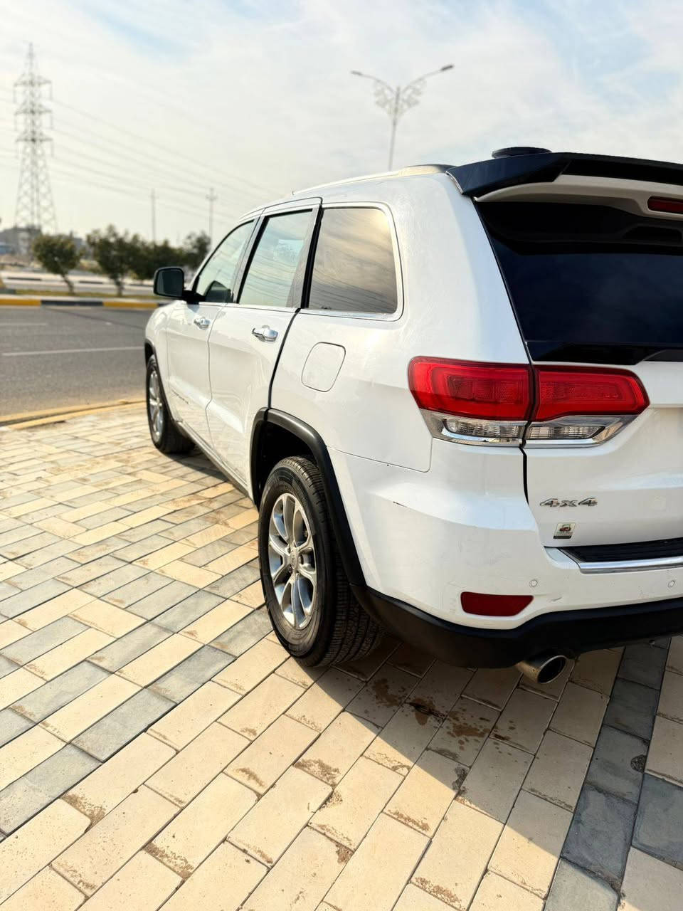 السلام عليكم
سياره جيب شيروكي 
موديل 2014
محرك وكير نضيفات مكفولات 
فور ويل 4X4
شاشه جبير 
تحكم ستيرت 
فتحه 
ومعروفه مواصفاته بعد 
مكان كربلاء 
السعر 197 وبيه مجال 
الاستفسار الاتصال //***********
