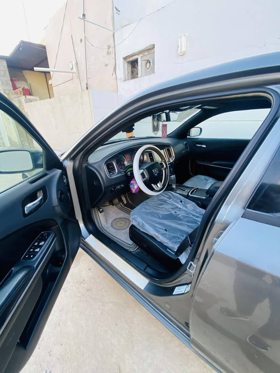 السلام عليكم رمضان كريم عليكم شباب جارجر موديل 11 للبيع كفاله عامه فقط رش كد شبر بالباب الخلفي ورا الصدر جديده السياره مامشتغله خط ولاماشيه مال بيت مكينه كير حداديه اكسل تبريد كله ع وضع الشركه السياره احلى من الصور السعر 148 وبيه مجال بصيط اني مكلف بالنشر مكان السياره الديوانيه اتصلو ع الرقم ***********
