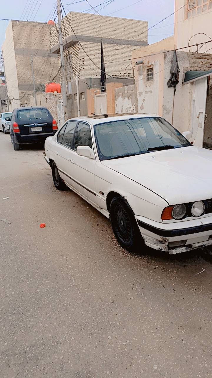 سلام عليكم BMW
موديل 1989
الغرفه 80 بلميه نضافه 
حداديه معوزه دبلات امامي 
تخم تاير جديد 
خمسه ويل 
هزه باسمي السياره 
تبريد جديد من كلشي 
كهربايات كله شغاله بس السنتر لك ميشتغل 
ولكشر يرادله ترتيب مثل مشوف بلصوره ولفديو 
هذا تلفوني ‏‪***********‬‏ فقط وتساب دزلي رساله اوتدلل السياره نجف الماني السعر 40 واسف عل اطاله تحياتي
