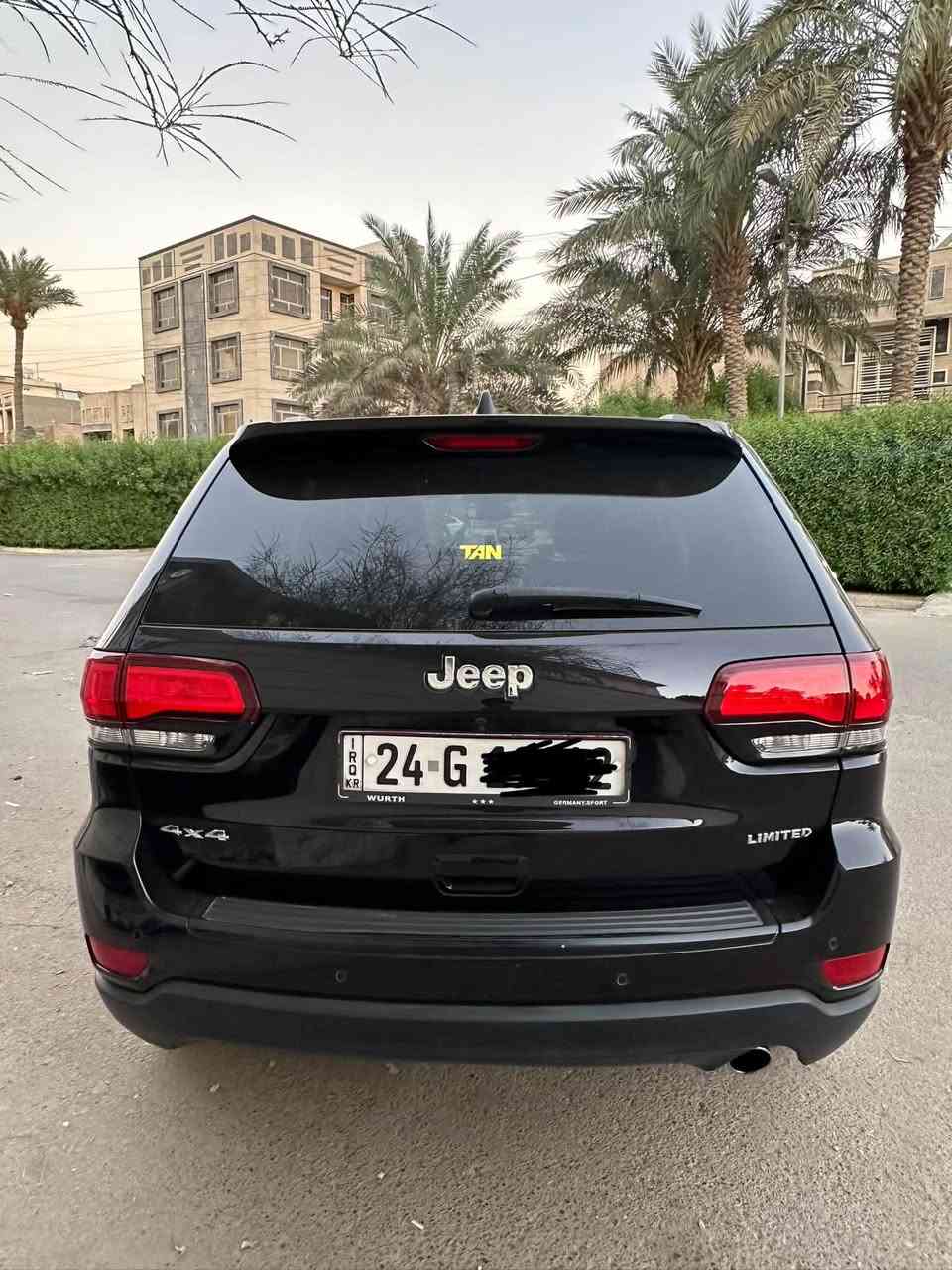 السلام عليكم جيب كراند شيروكي 2020 لمتد للبيع
السيارة فول عدا الجكات
رادار خلفي جانبي   
بانوراما 
كشنات جلد 
تدفئة تبريد 4 مقاعد
كشنات كهرباء 
فور ويل 
سستم صوت 
دمام خلفي 
تدفئة ستيرن
اطفاء ذاتي 
وبعد بيه هواي مواصفات 
ماشية 50,000 الف ميل فقط
الحادث جاملغ جهة السايق بدون ايرباك❌ يعني سليمات كلهن
السعر 25,000$ وبيهة مجال يعني 250 ورقة
للتواصل ***********  مكان السيارة بغداد زيونة
