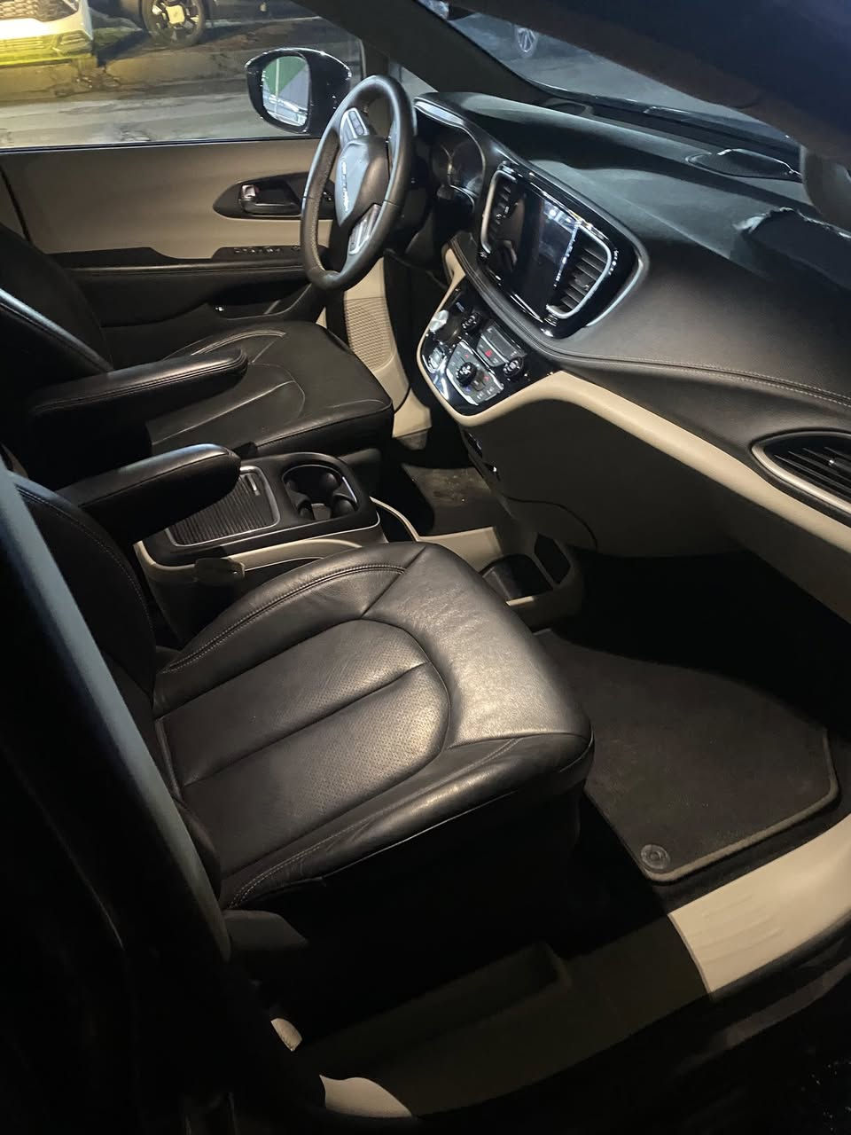 باسفيكا موديل 2022 هاي برد  ماشيه 6000 ميل اخت الزيرو جديده بمعنه الكلمه حادثه جاملغ وبنيد سعرة 22 الف دولار وهاي ارقامي *********** /***********ولسياره بغداد حي أور
