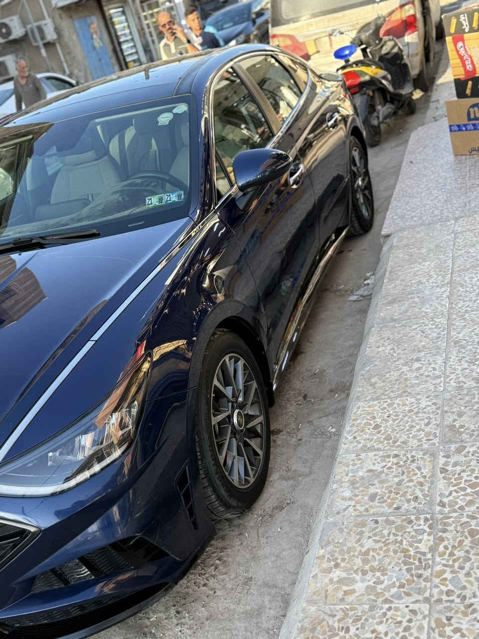 هونداي سوناتا 2021 جويتي وارد امريكي محرك 2500 تنفس طبيعي
السيارة ماشية 88 الف كيلو 
السيارة عليها صيانه كاملة من كل شي بانزين كلة محسن ودهن اصلي مال جناي 
السيارة فول عدا الكامرات والتبريد ب الكشنات 
كلشي بالك بيها 
حادثها من امريكا نص البنيد وراجع نفسة وهنا صار بيها بابين السايق وخلفة 
سعرها 168 وبيها مجال بسيط 

5NPEF4JAXMH100134 
رقم شاصي 
*********** 
البصرة جمهورية
