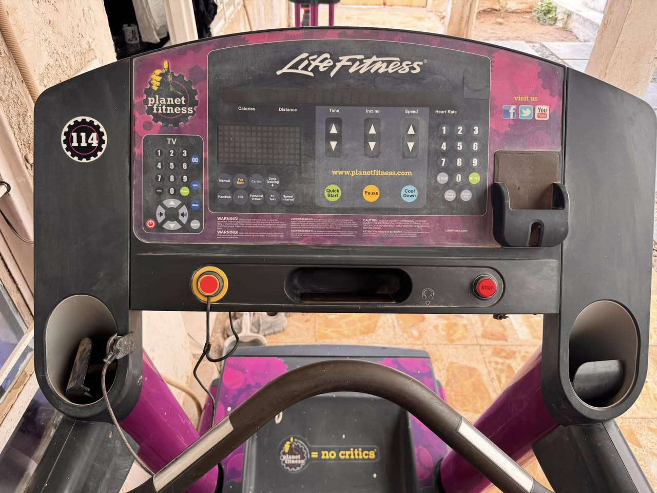 � للبيع جهاز ركض رياضي Life Fitness أصلي 🔥

🏃‍♂️ جهاز ركض احترافي من شركة Life Fitness العالمية
نفس الأجهزة المستخدمة في الأندية الرياضية – قوي، مريح، ويخدم لسنوات.

✅ المواصفات:

 • محرك قوي وعالي التحمل
 • سرعة متعددة تناسب المشي والركض والجري
 • انحدار كهربائي لزيادة شدة التمرين
 • نظام امتصاص صدمات يحمي الركب والمفاصل
 • شاشة عرض توضح:�⏱ الوقت – 🏃‍♀️ المسافة – ⚡ السرعة – 🔥 السعرات الحرارية
 • يتحمل أوزان عالية
 • تشغيل سهل ومريح
 • هيكل متين وثقيل (جودة أمريكية)

⭐ المميزات:

✔️ مناسب للبيت أو النادي
✔️ هادئ أثناء التشغيل
✔️ مريح وآمن لجميع الأعمار
✔️ جودة عالية وعمر طويل

📦 الحالة:
(مستعمل / نظيف)

💰 السعر:
مليون و250 

📍 الموقع:

ميسان 

📞 للاستفسار:
***********
