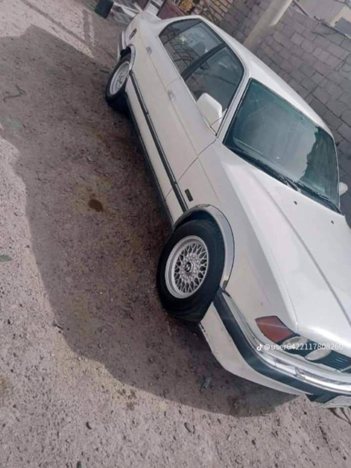 السلام عليكم بي إم 750i محرك 44 V8 بيها لاستيك ولف رقم قادسيه راعيها يريد تحويل 
السيارة حداديه 100% مراوس فقط خاص مفتوح الرقم ‏‪***********‬‏
