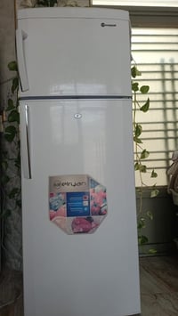 ثلاجة • نضيفة جدا • شغاله وتجمد