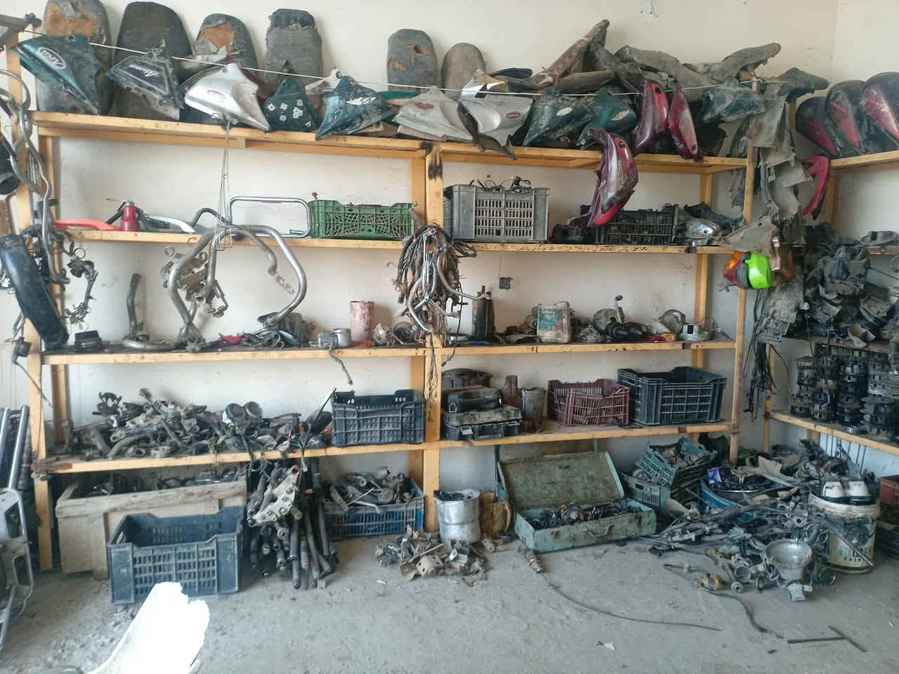 سلام عليكم اغراض ماطورات للبيع محل كامل بأنواعها العنوان بلد حولي البنون سعر خاص رقم الهاتف ***********
