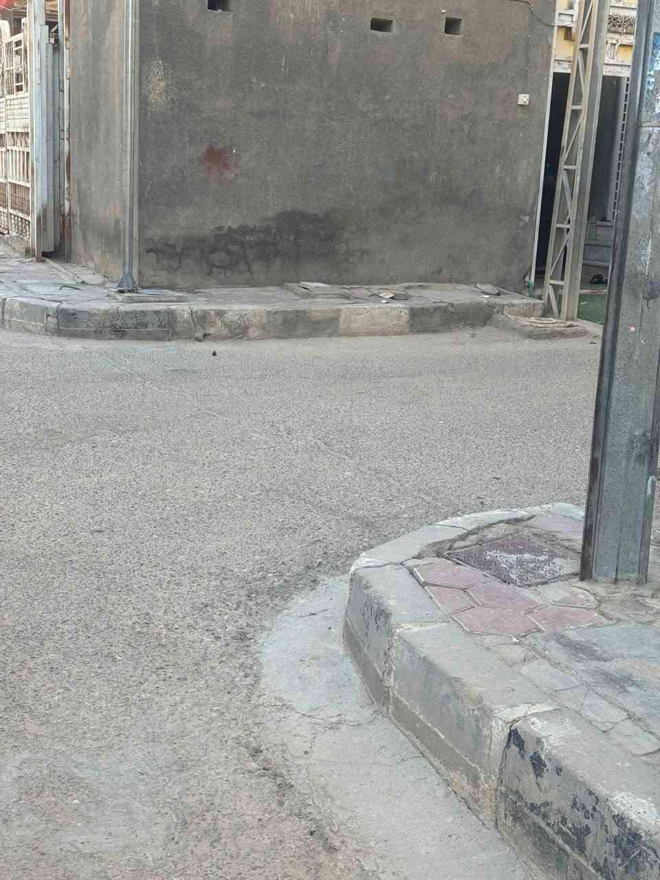 بيت في حي الشهداء مساحته 100 متر الواجهه عشره والنزال عشره البيت ركن طابق واحد للتواصل الاتصال على الرقم واتساب ***********
ابو علي للعقار
