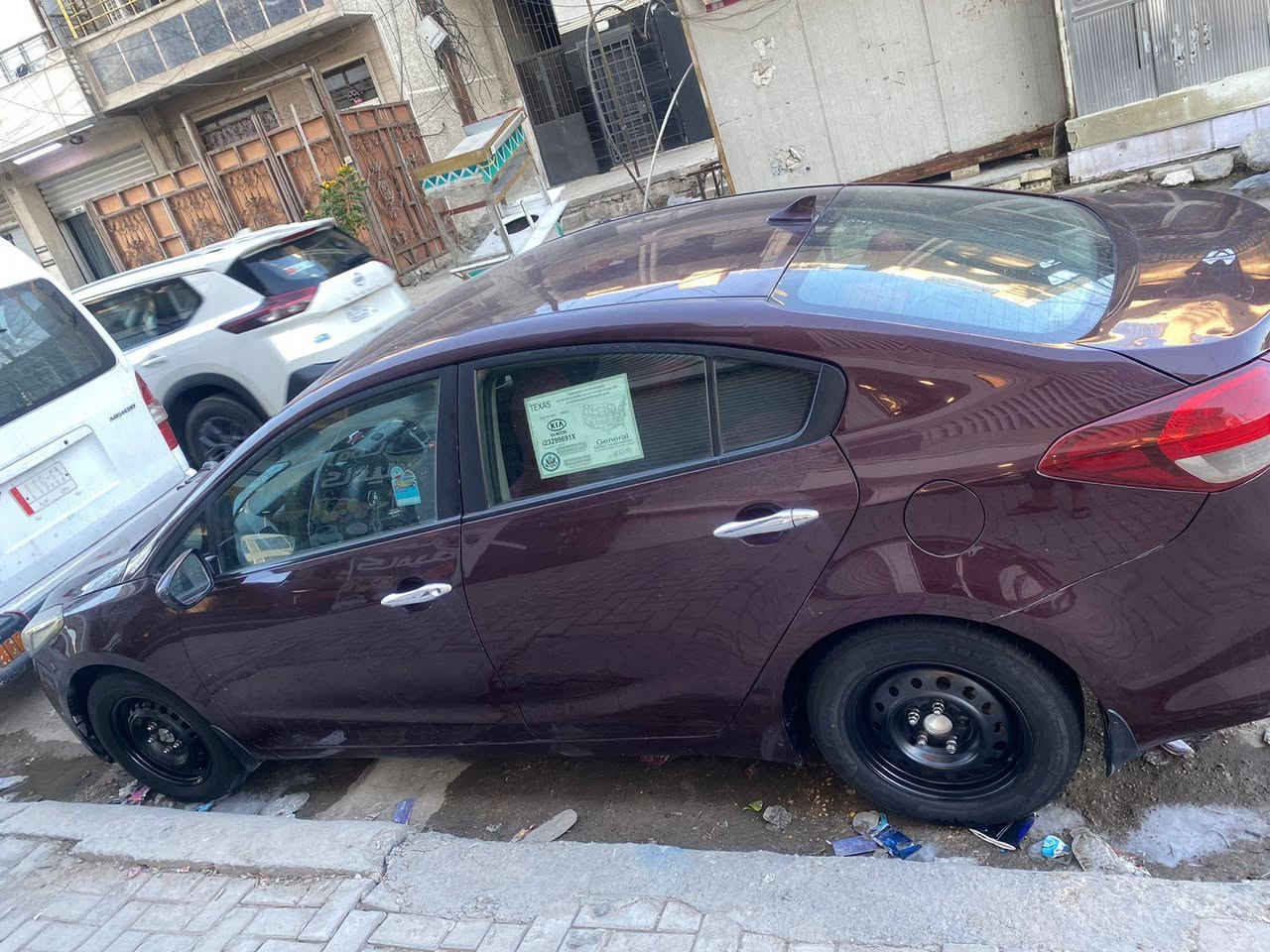 السلام عليكم كيا فورتي موديل ١٧
حادث بنيد سرقه وبيها كلير من امريكا سياره جاهزه خير من الله 
تبريد ثلج 
تخم تاير جديد ابو الورده 
كير مكينه خير من الله 
شياره رقم جديد وباسمي 
السعر 105 وبيها مجال 

الرقم ***********
