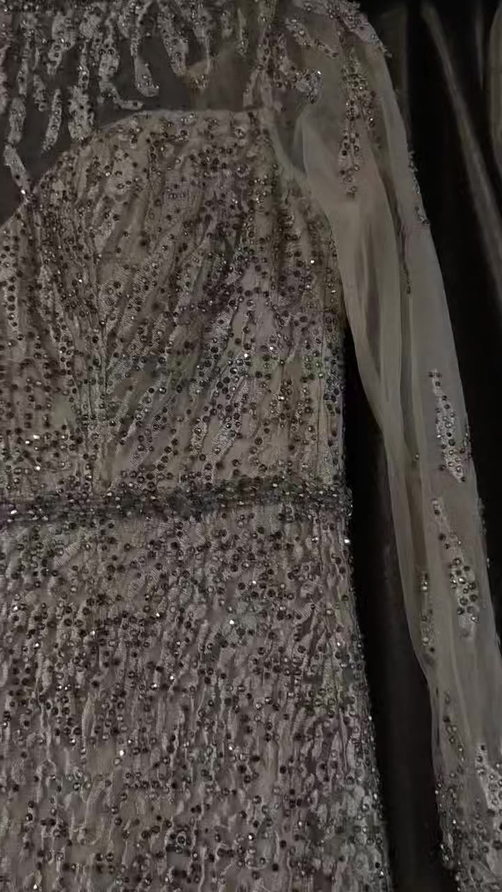 مرحبا بنات 
عندي هذا الفستان لونة فضي 
يجنن باللبس يلمع لمع مثل مدتشوفون وثكيل
يلبس قياس 38-40
يرهم للعقد او تلبيس حلقات 
كلش نازك وفخم
رايدته ب 50 الف
موجود توصيل مجاني


**إذا كنت صاحب هذا الإعلان وتريد حذفه لأي سبب، رجاءا أرسل رسالة إلى الدعم الفني**