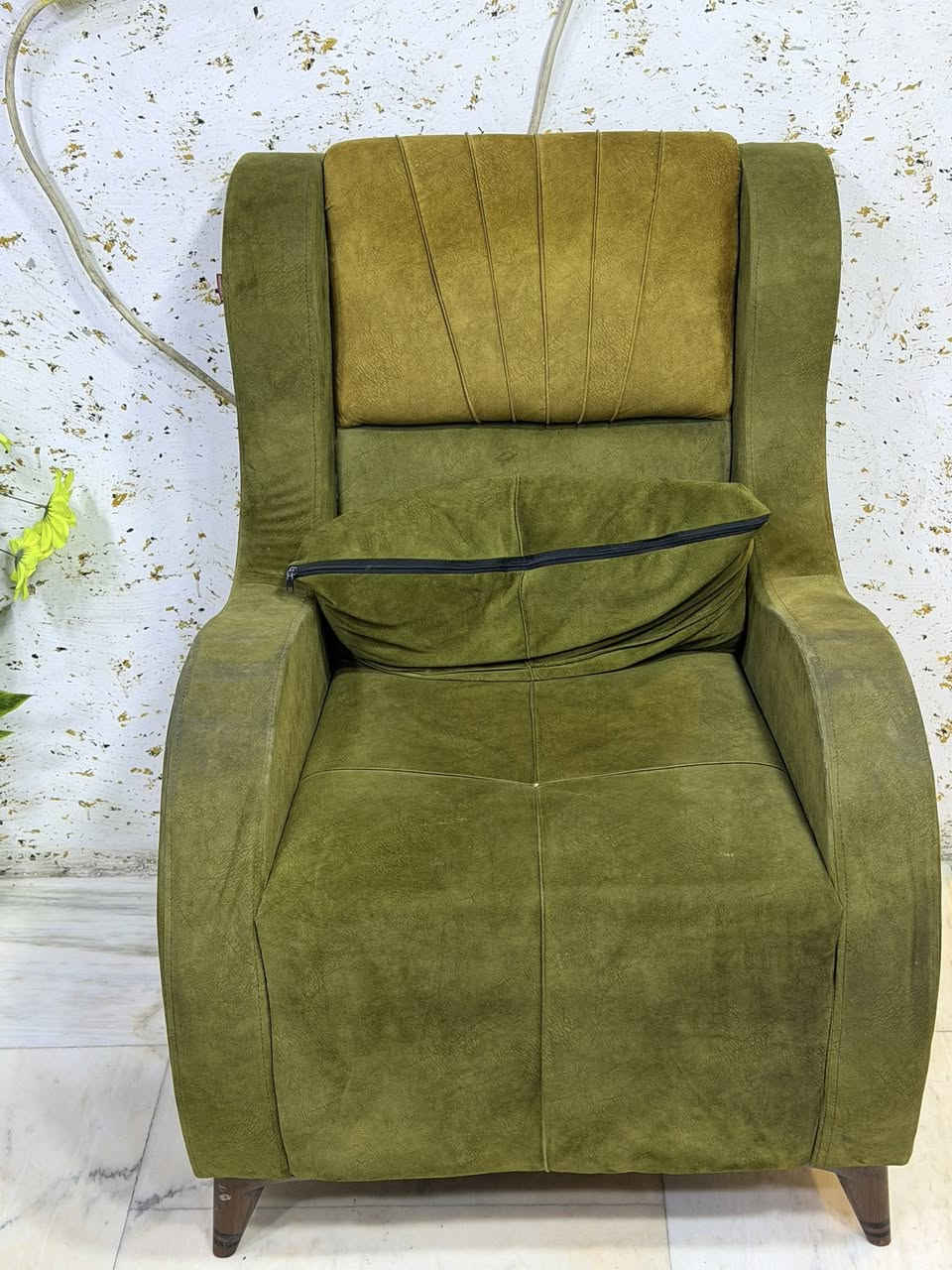 للبيع تخم وميز مكتبي عنوان بغداد ***********
