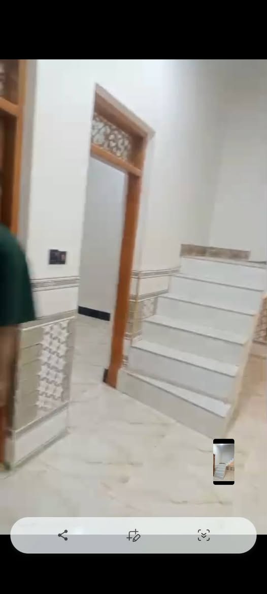 دار سكن ١٠٠م خلفي طابوك كونكريت بناء حديث غرفه استقبال مطبخ صاله صحيات خارجيه وداخليه الفداء نهايه شارع ابو لبنان خلف المدارس سكن ماء كهرباء مجاري مولد يمها السعر ٦٥ مع المجال
***********
