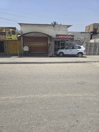 عقار  ركن ع شارعين  تجاري للبيع مساحه 442 متر .. يباع ربع العقار 110مت...