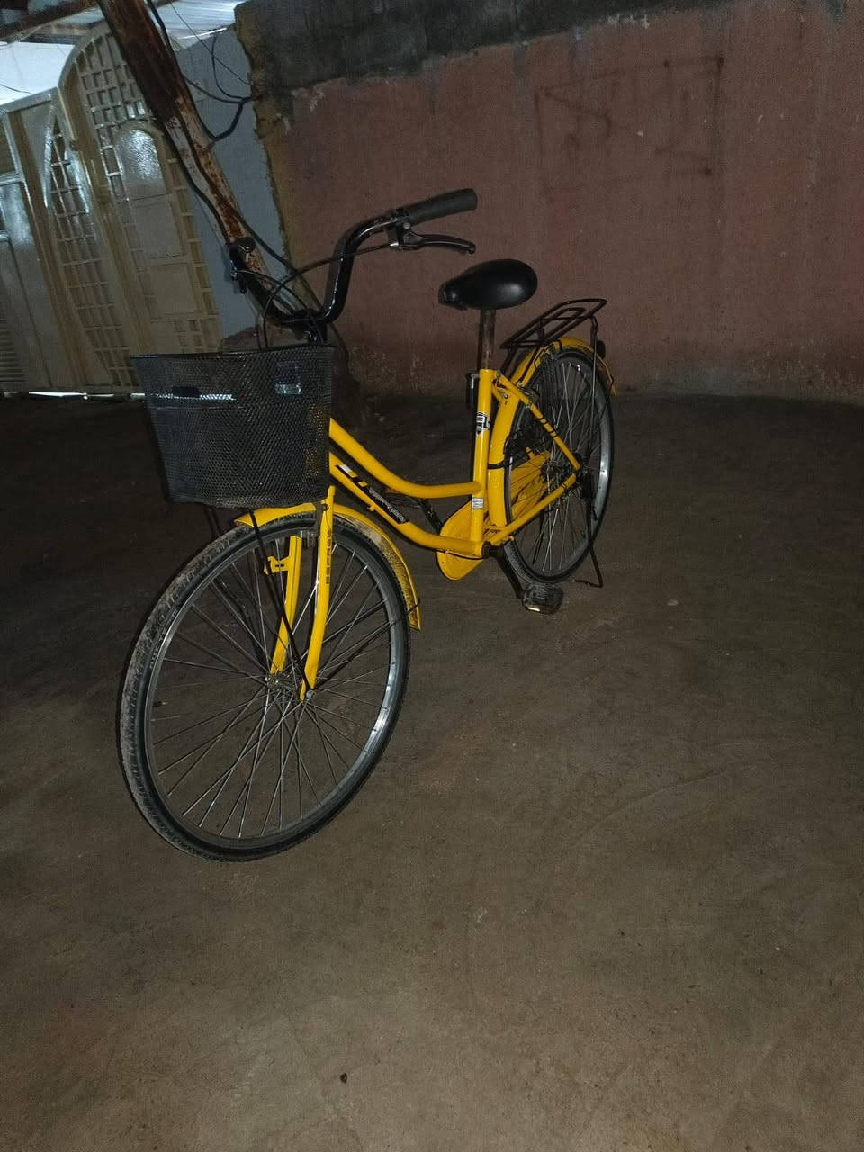 سلام عليكم بايسكل بناتي جديد للبيع كامل مكمل حجم 26 مكاني بغداد شهداء البياع الاتصال *********** متواجد واتساب ومازنجر ومستعجل عل بيعته
