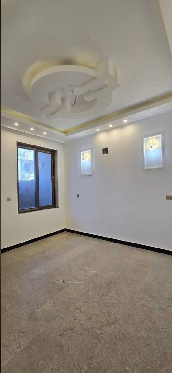 السلام عليكم
🏠مشتمل للبيع المساحة 85 م الواجهة 5 م النزال17م 

📍حي البنوك خلف لحوم البركة

بناء حديث

يحتوي على ( صالة + مطبخ + حولي + خدمات + غرفة نوم)

الطابق الثاني( 2 غرف نوم + خدمات)

للأستفسار :

*********** 

📍او زيارة موقع المكتب : الهدف للعقار - شارع الكنيسة بأتجاه جسر البنوك مجاور مكوى ريحانه
