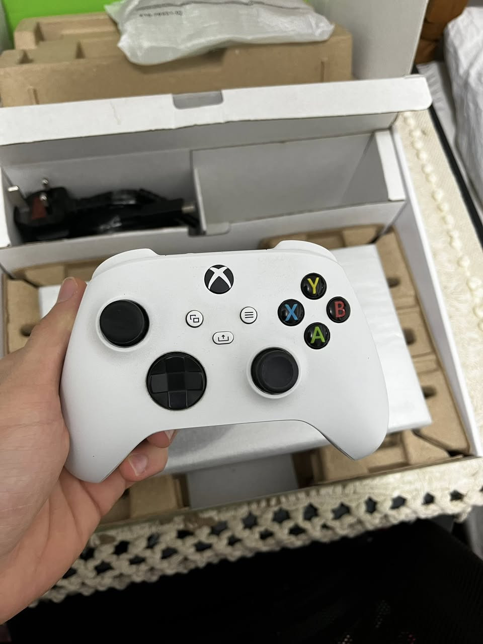 Xbox series s أوربي 
كامل ملحقاته 
كيبل HDMI 
كيبل تشغيل 
الجويستك 
فيه حسابين و لعبتين مملوكه Minecraft و kingdom and castle 
موقعي بغداد 
السعر 380الف ￼￼


**إذا كنت صاحب هذا الإعلان وتريد حذفه لأي سبب، رجاءا أرسل رسالة إلى الدعم الفني**