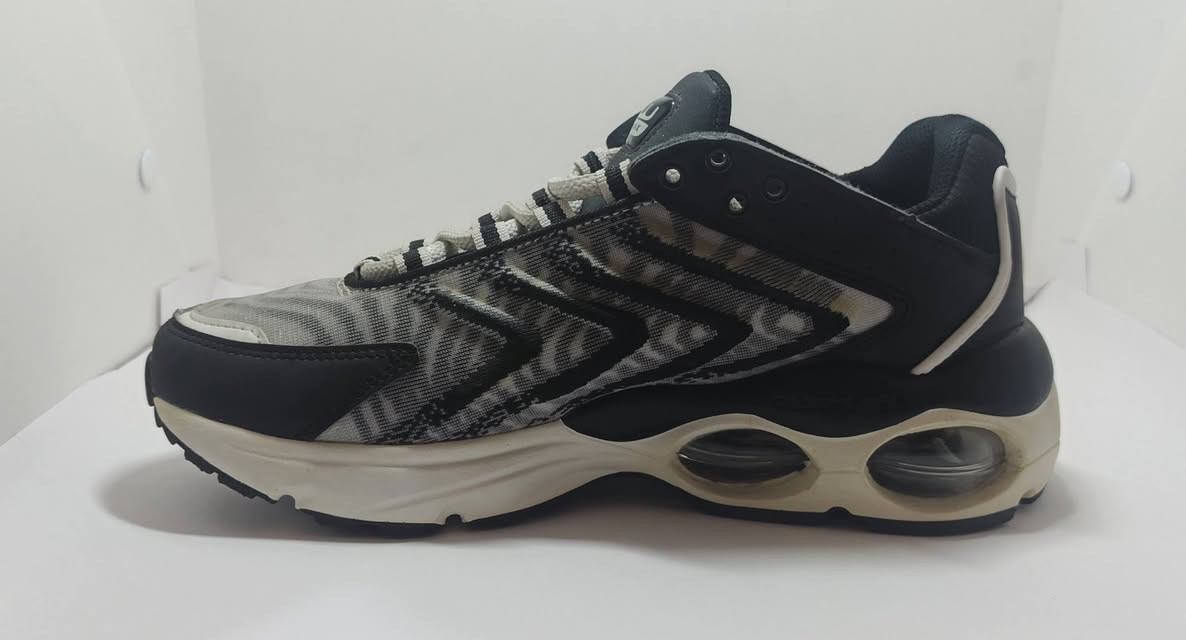 السلام عليكم
Nike Air Max TW sneakers
سنيكرات نايكي جديدة غير مستعملة
الحجم 41
السعر 55 الف و يوجد توصيل


**إذا كنت صاحب هذا الإعلان وتريد حذفه لأي سبب، رجاءا أرسل رسالة إلى الدعم الفني**