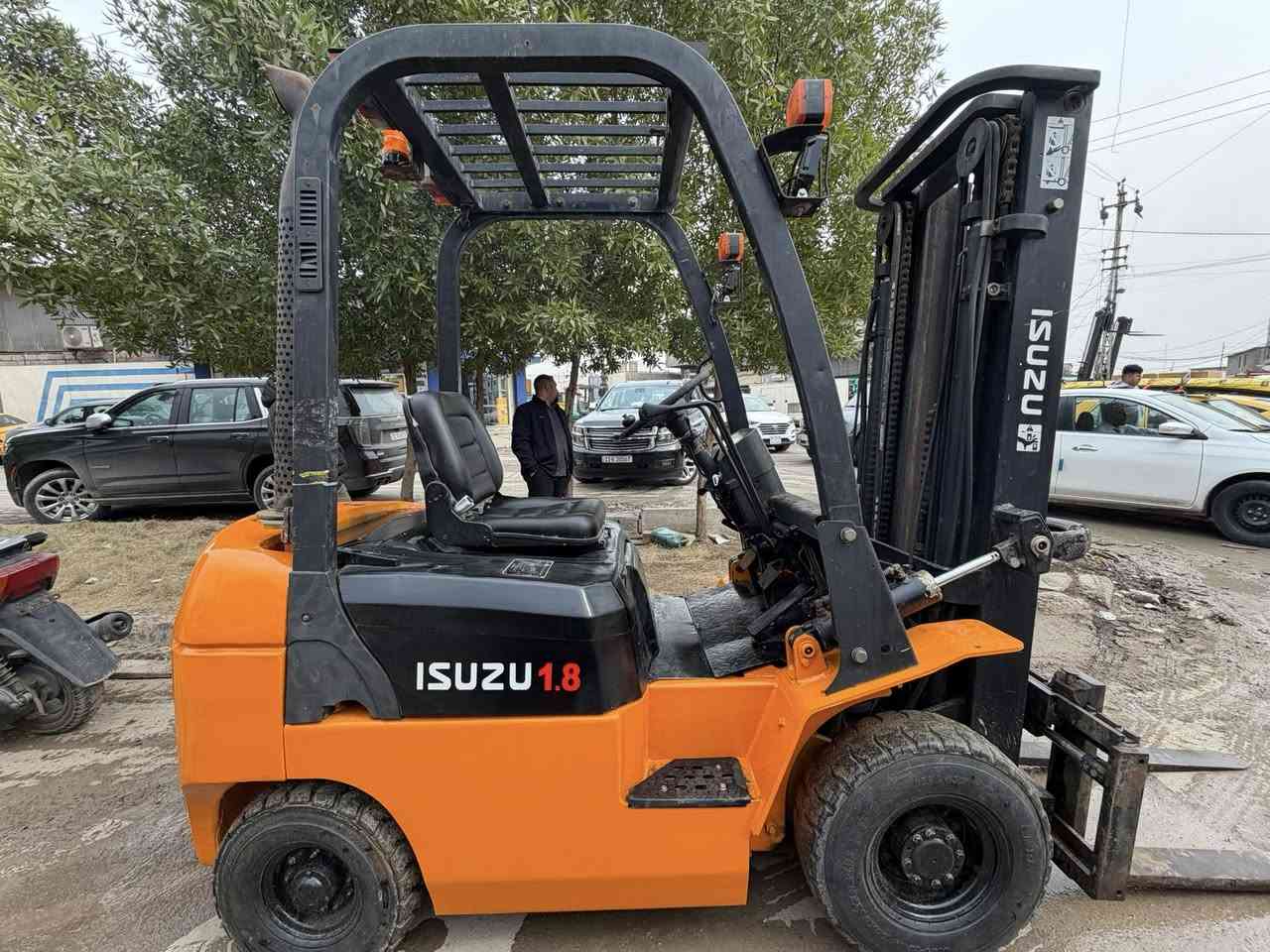 للبيع رافعة شوكية ازوزا (ISUZU)
الحمولة: 1 طن و800 كغم
الموديل: 2009
عدد السلايتات: 3 سلايتات
عدد الحركات: 3 حركات
كير ومحرك: بلادي بحالة ممتازة
الإطارات: تخم تاير جديد

📍 المكان: بغداد – الكرادة قرب مجمع مشن
📞 للاستفسار: ***********

جاهزة للعمل والفحص
