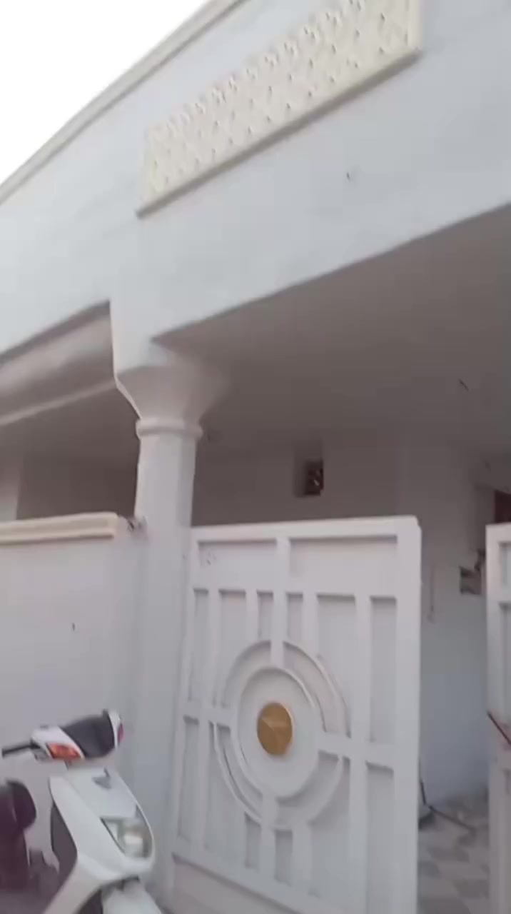 بيت طابو زراعي سند 25 مساحته ٢٠٠ متر طابق واحد غرفتين نوم وصاله واستقبال ومطبخ وصحيات داخليه وخارجيه مكانه طويريج حي الجمعيه شارع أم البنين قرب مدرسة نبع المعرفه السعر والتفاصيل خاص أو إتصال ***********
