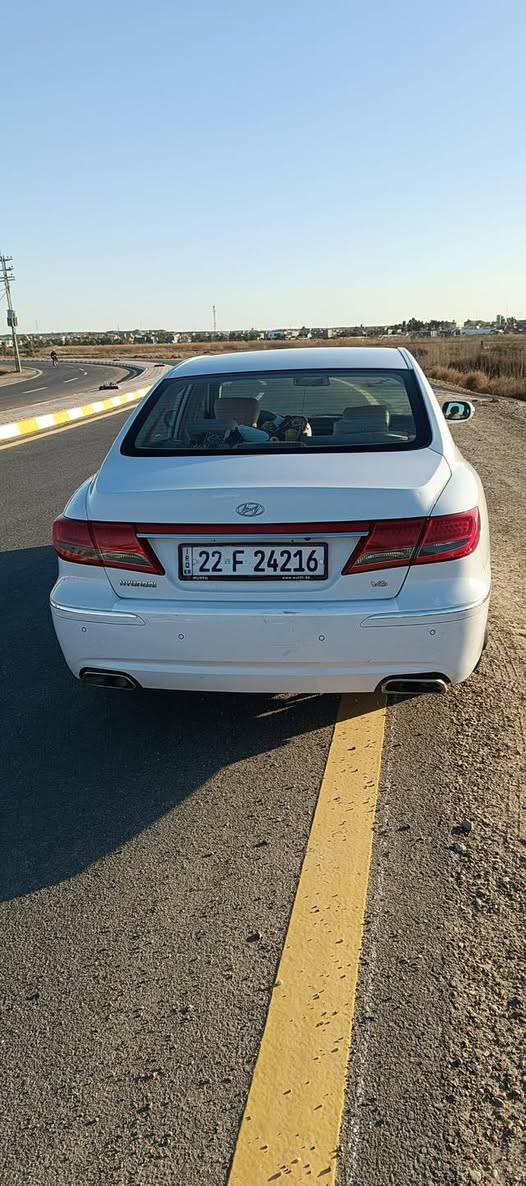 السلام عليكم 
ازيرا 2011الشكل الرياضي
فول مواصفات 1/1
مكينه6سلندر حجم2700
فتحه تحكم ستيرن كشن كهرباء شاشه كامره خلفيه 
السياره احلى من صور بعد نضيفه كلش من الشخط او التكحيل الك الفحص 
رقم اربيل 
السعر 110 او بيه مجال 
***********
