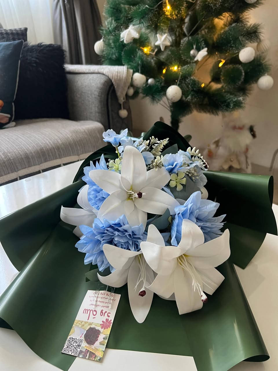 من إيدي لقلبك…
بوكي ورد يعبّر أكثر مما تحچي الكلمات 🎄🌵

ورد صناعي شبيه الطبيعي ١٠ وردات هديه للمس 
متوفر توصيل داخل وخارج بسمايه / 
للطلب واتساب/ ***********
