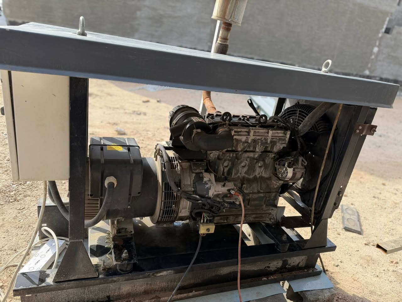 للبيع مولد لستر بتر انكليزي
4بستم 
17ونص كيفي 
المولد يصرف لتر كاز في الساعة 
المولد مشتغل  شهرين فقط جديدة
السعر  28. ورقة وبيه  مجال قليل
المكان إلانبار عامريه الفلوجة
رقم الهاتف
***********
***********
