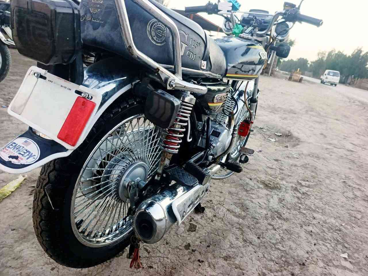 السلام عليكم دراجه للبيع اوراق كامله 2024 طالعه بال 2025 دراجه مقفوله كفاله عامهتمحرك ما مفتوح كهربائيات كلها شغاله تخم تاير جديد دراجه مال جناي السعر 660 وبيها مجال مكاني بالحمزه الغربي والاستفسار على هذا الرقم‏‪***********‬‏
