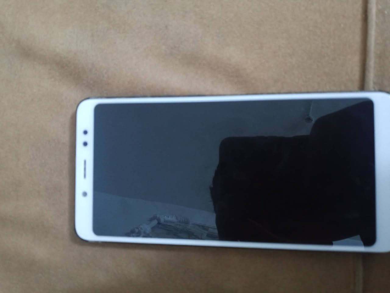 السلام عليكم موبايل للبيع السعر 55 بي مجال مكان حله نادر الثالته رقم واتساب ***********
