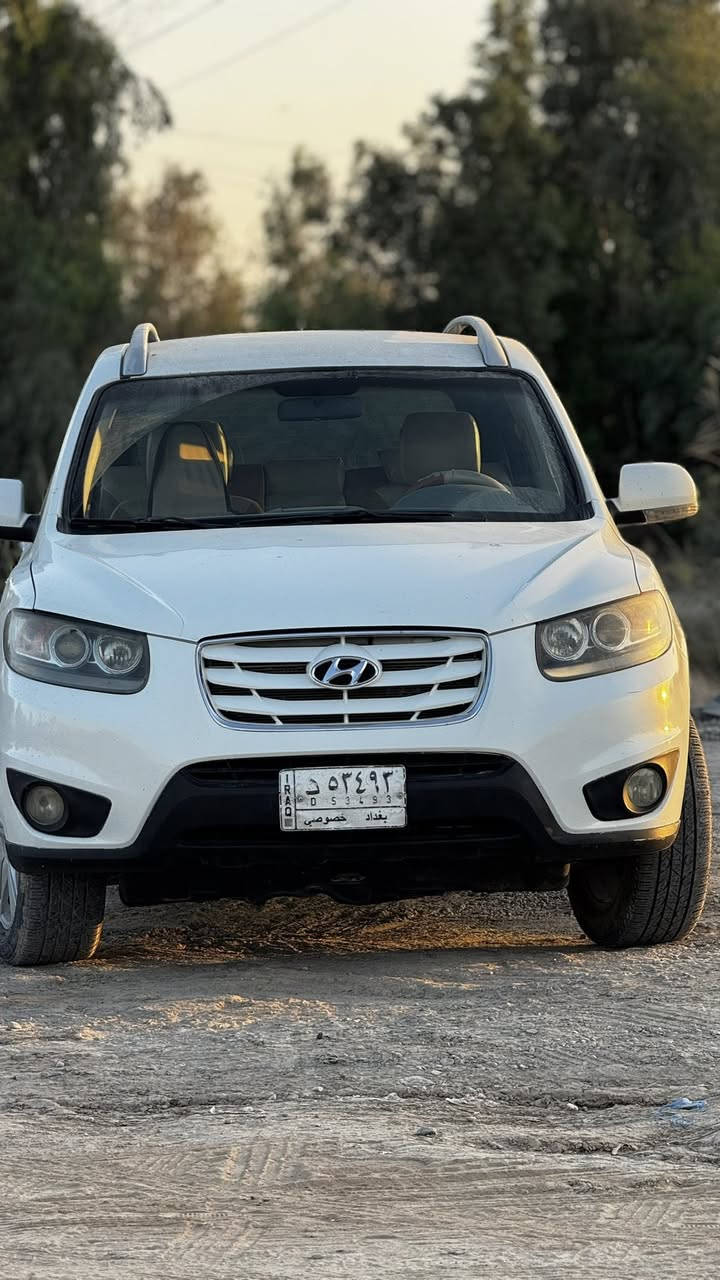 سلام عليكم
هونداي سنتافي 2012 الشركة العامه 
مكينة 6 سلندر المرغوب 
7 راكب / ٣ قطع تبريد 
السنويه بأسمي للـ2027 
السياره مصبوغه حزام 
الكير مكفول المكينه مفتوحه ومشتغليها شغل بلادي 
حداديه جديده وتبريد شغال
مكان السيارة كربلاء - حي الحسين 
سعر 127 ورقه وبيها مجال 
للأتصال 
***********  
***********
