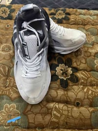 حذاء رياضي • قياس ٣٩ • جديد