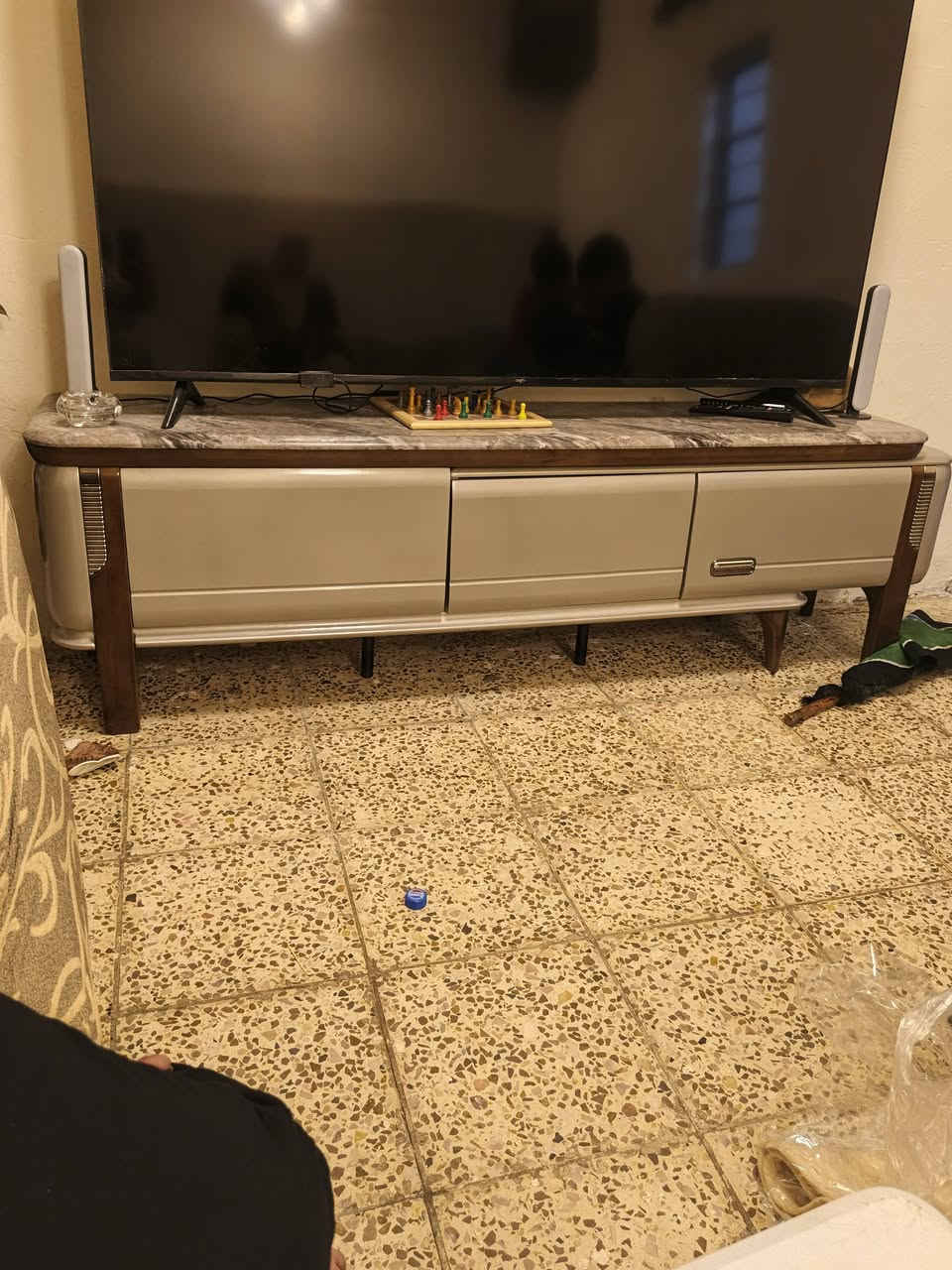 السلام عليكم عندي سبلت ميديا ٣طن ونص وطبلة وسطية وميز بلازما مرمر طبيعي للاستفسار عل رقم ***********
