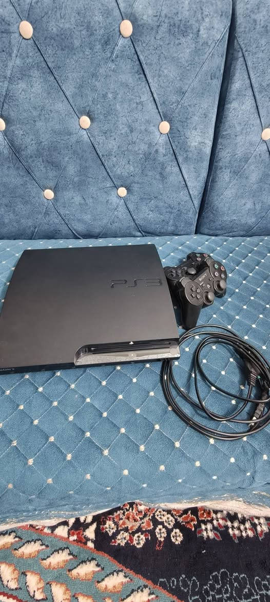 السلام عليكم
بليستيشن 3 سلم باله
الجهاز نظيف بمعنى الكلمة... 

انا مشتري من الشرق للوسائل الترفيهية ويا كافة الملحقات مع جويستك عدد 2 لكن مو كلش نظيفات ذاكرة 320 كيكابايت 
اي سؤال تواصل وياي وتشلع عيوني

تجي وتشوفه بعينك وتفحصه واشغله الك وبيك خير وتدلل 

مكاني النجف الاشرف 
رقمي واتساب ***********
السعر 120 وبي مجال
