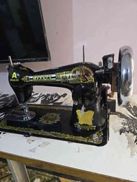 مكينه خياطه نوع الفراشه   ستخدام قليل ونضافه 100/100  كامل ملحقاته ويه...