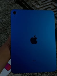 ايباد ١٠ • ٦٤ • ملحقات كاملة