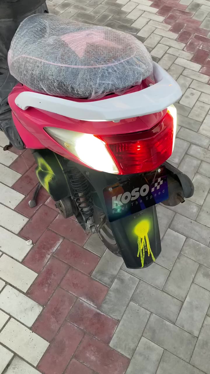 سلام عليكم
سكنس فحل نوزل 
بوشه بلاد
مكينه ممفتوحه مكفوله
كفراته بلاد بس مصبوغات للجماليه
دراجة كله بلاد
كهربائيات شغاله
دراجة فقط كلجات تعبانه
مكانه بغداد حي الخضراء 
***********
