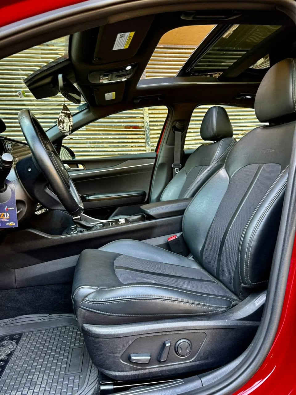 K5 Gt-line فول بدون ايرباك
صبغ جاملغ خلفي فقط 
مكفولة من الكص و اللغد و الشاصي 
سيارة كلش نظيفة و ما يحتاجلها دينار مصرف 
2023 / لون مارون / رقم بغداد 
اي استفسار 
*********** 
اي استفسار اني حاضر
